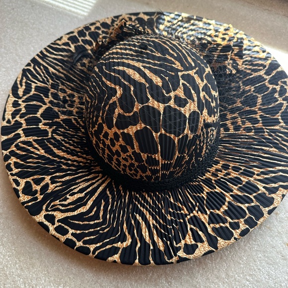Cheetah print church hat - Picture 2 of 2